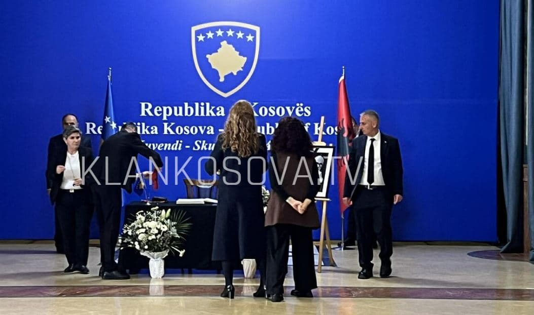Po bëhen përgatitjet e fundit për homazhet në nderim të akademik Rexhep Qosja