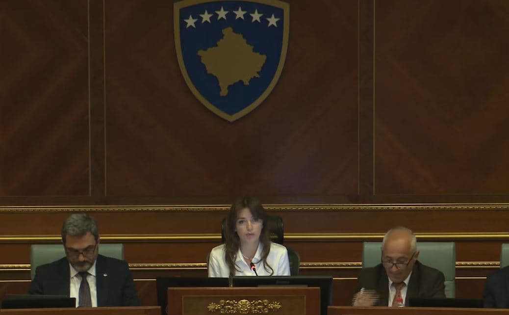 Nis seanca e jashtëzakonshme