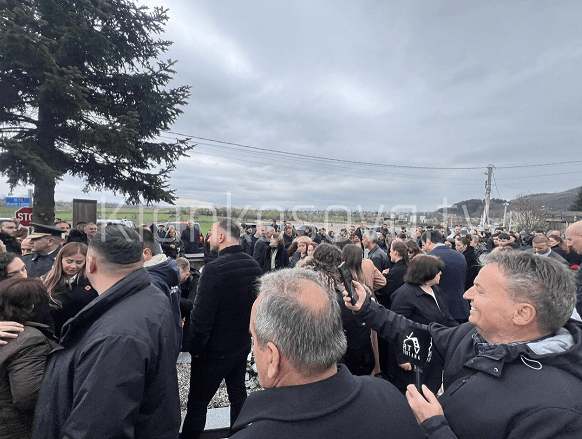 Përvjetori i masakrës në Lybeniq të Pejës, dy krerët e shtetit shmangin përshëndetjen