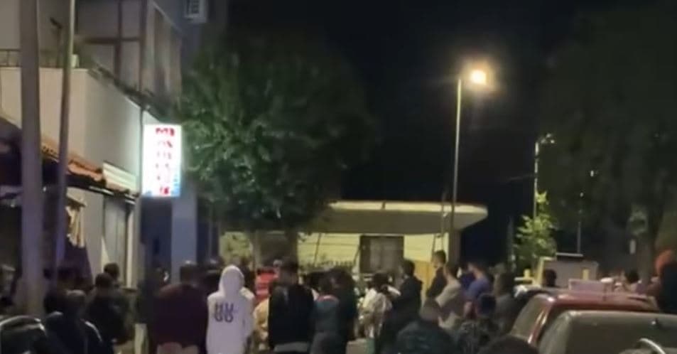 Sherr mes disa të rinjve në Lezhë