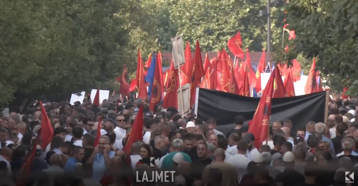 Peticioni për UÇK-në: Specialja me 6 maj ‘dëgjon’ zërin e shqiptarëve (VIDEO)
