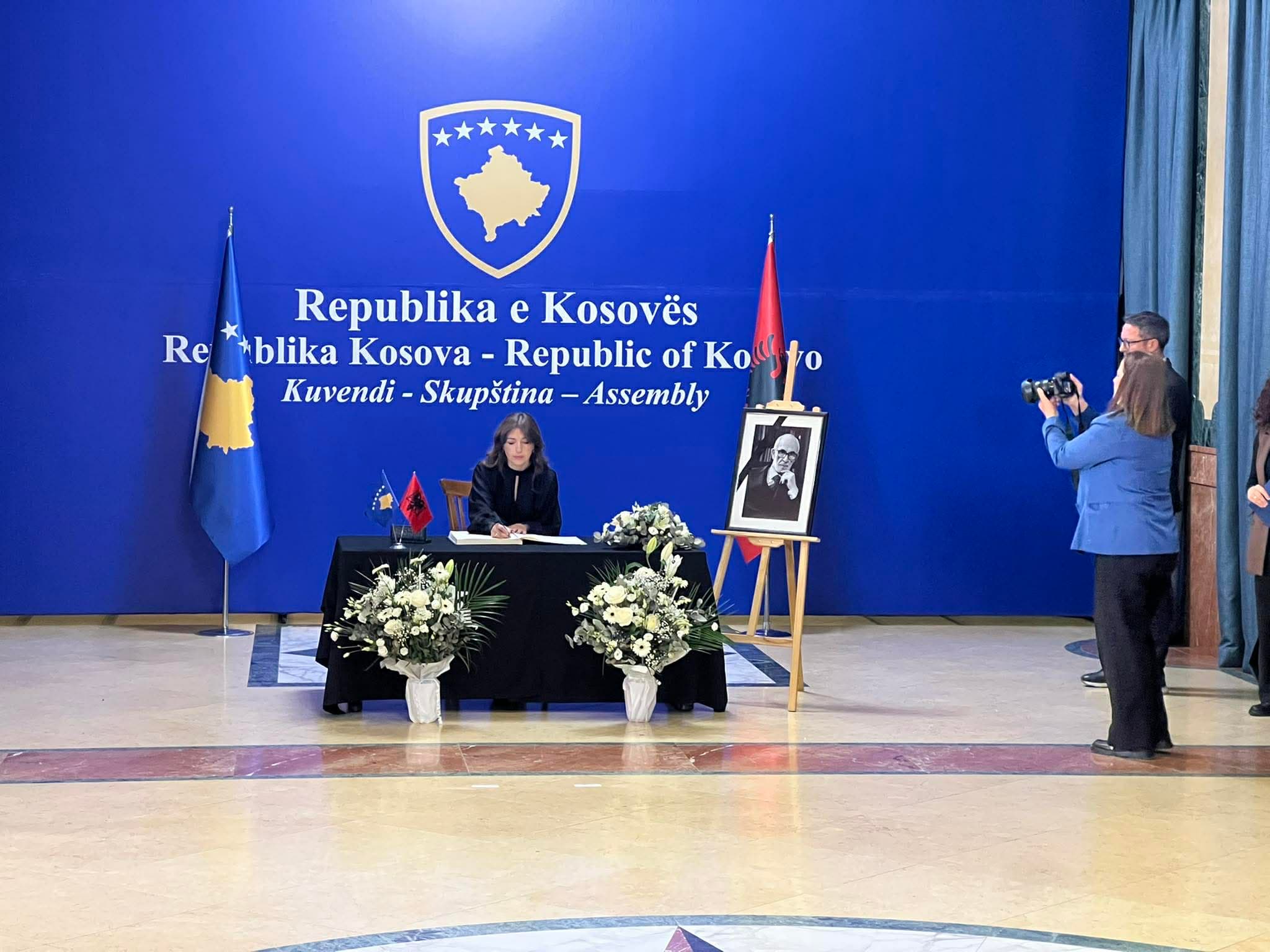 Nisin homazhet në nderim të akademik Rexhep Qosja