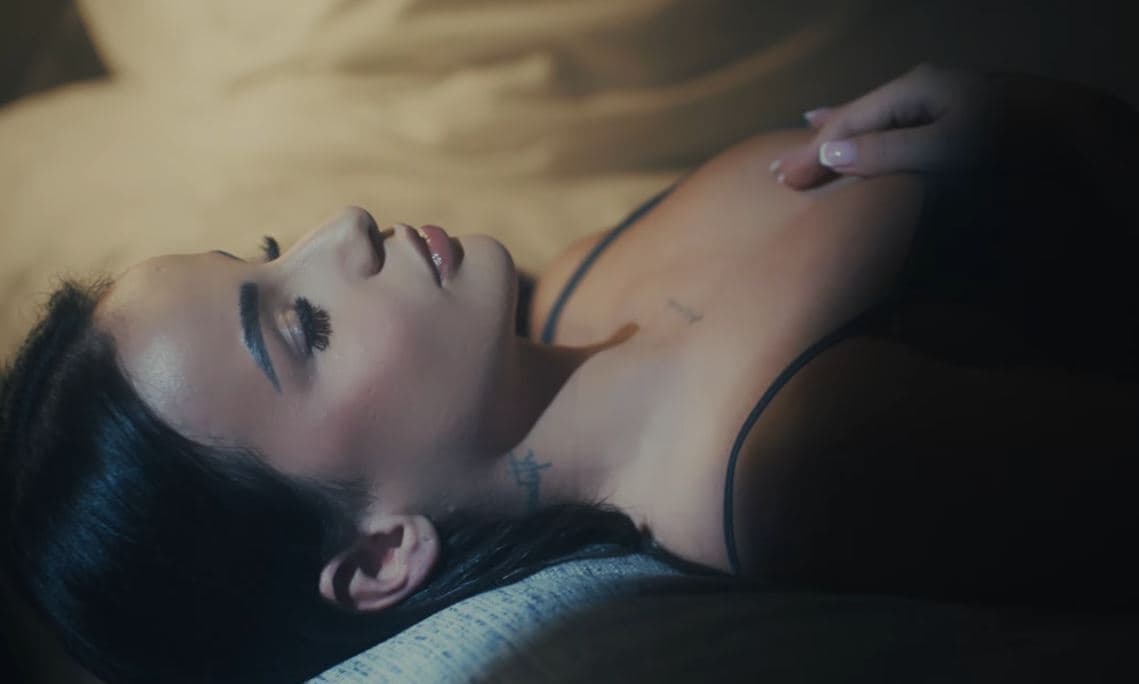 Rina Balaj dhe 6AM publikojnë këngën “Ma Baby, Ma Friend” (VIDEO)