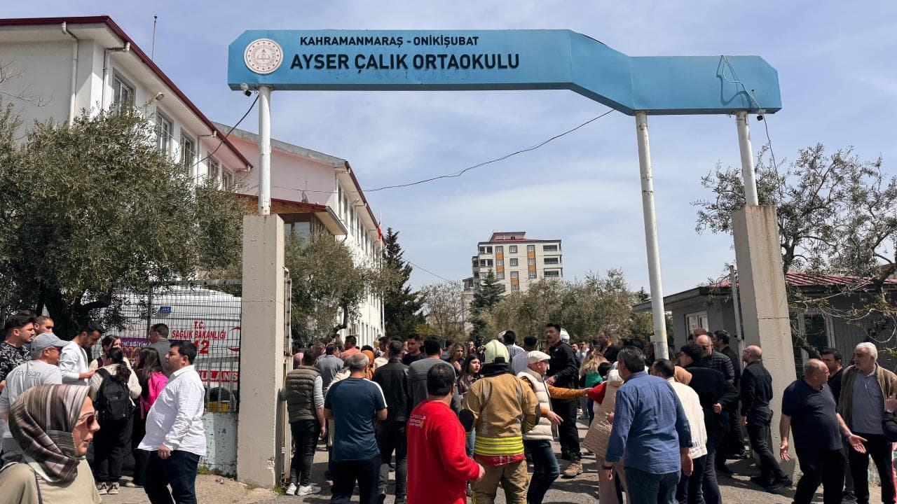 TRT: Thellohet bilanci, 9 të vdekur nga të shtënat në shkollën në Turqi