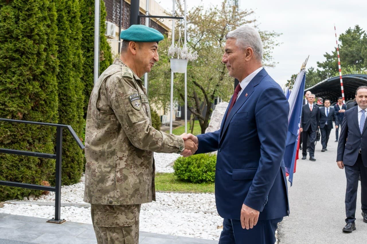 Ulutash dhe ministri turk flasin për kontributin e Turqisë në KFOR