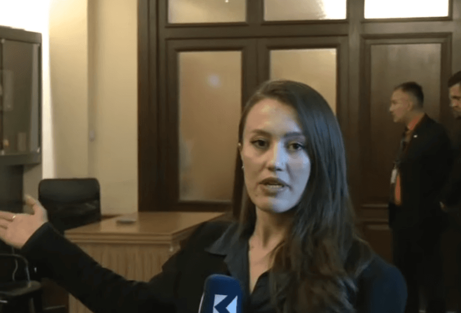 Haxhiu në pritje të Radoniqit në Presidencë, pas pak nis takimi (VIDEO)