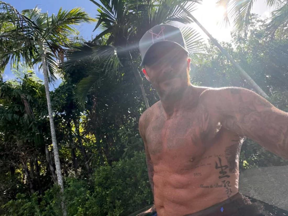 David Beckham tërheq vëmendjen me foto pa bluzë, i la një koment edhe gruaja e tij
