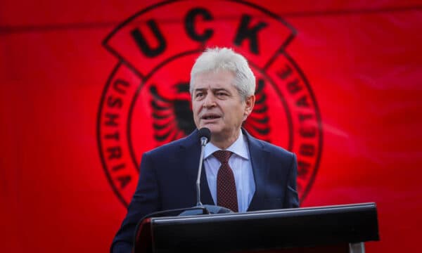 Ahmeti zbulon: Mu ofrua në tavolinë, por refuzova ndarjen e Maqedonisë - do kishte luftë për territore
