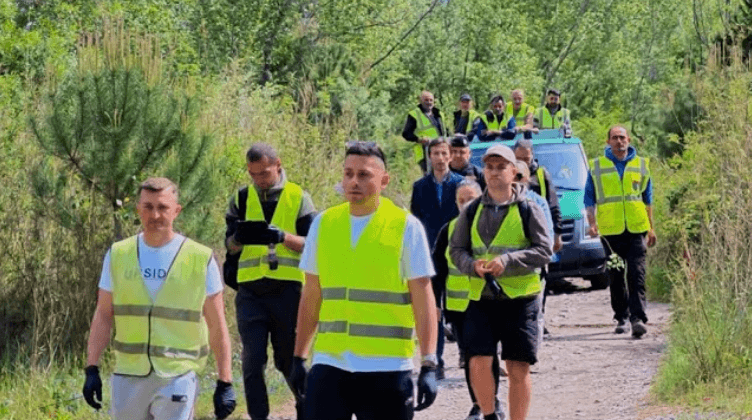 Sezoni turistik po afron, Rama ndan pamjet nga aksioni i pastrimit në Velipojë dhe Shirokë