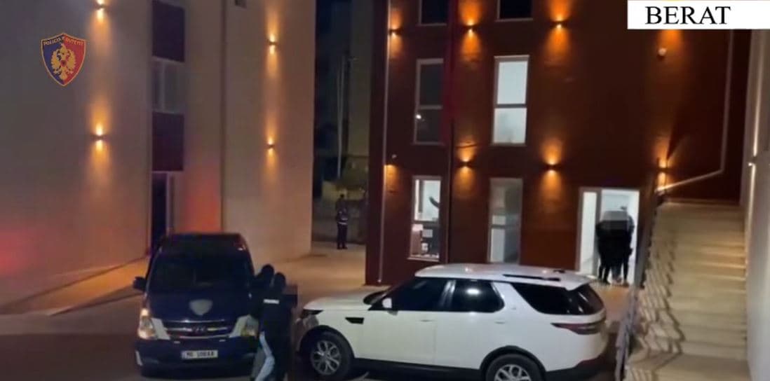 Prangosen tre shqiptarë në Berat për shitje të kokainës në lagje të qytetit