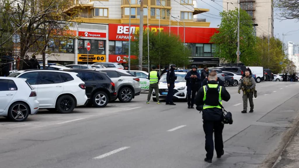 Të shtëna në Kiev: Dy të vrarë e disa të plagosur
