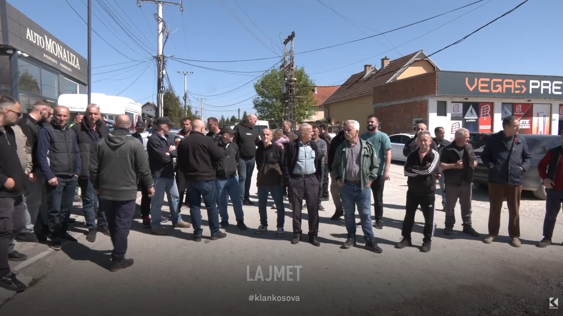 Protestë në Bibaj: Banorët duan mbikalim e rrethrrotullim (VIDEO)