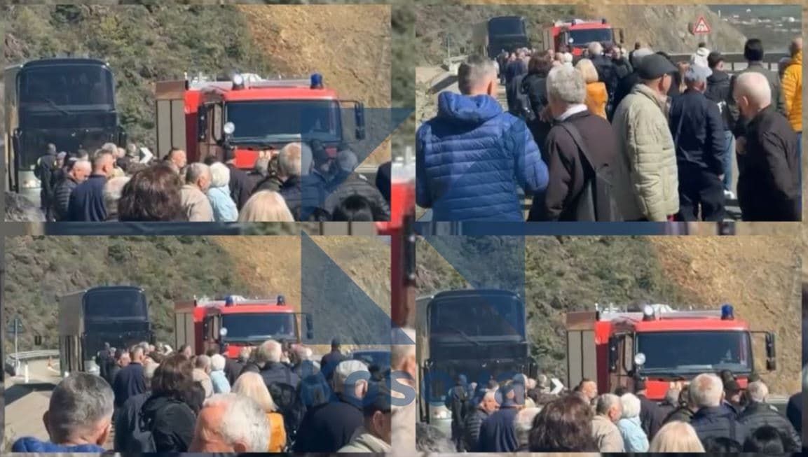 U nisën drejt Sarandës, por mbetën “2 orë në rrugë” te Kalimashi – Çka thotë agjencia turistike?