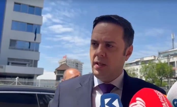 “Show propagandues”, Abdixhiku i prerë: S’marrim pjesë në seancën për president