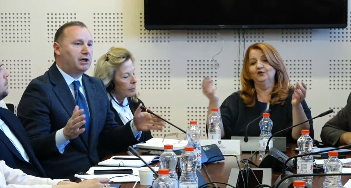 “Ish-këshilltar i Kurtit ka qenë”, përplasje për ekspozitën, Zemaj - Kollçakut: Për keqardhje!