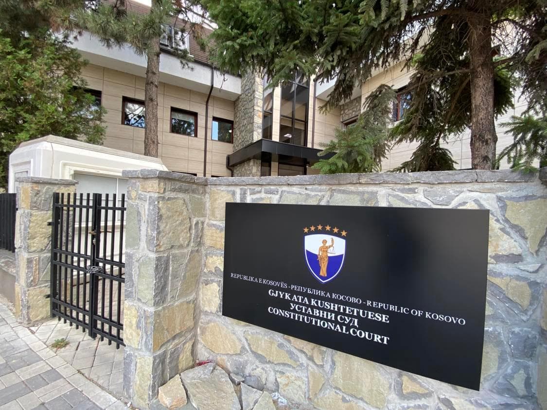 Pas lëndëve të shumta nga partitë politike, Kushtetuesja hap dyert për qytetarët