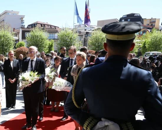 Oliver me homazhe për personat e zhdukur në Kosovë, kërkon vazhdim të kërkimeve