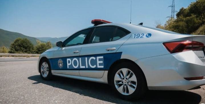 Dëmtohet një varr në Pejë, vidhet statujë prej bronzi me vlerë