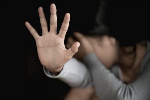 Sulmi seksual ndaj 7-vjeçares në Vushtrri, drejtoresha e Arsimit flet për Klan Kosova: I dyshuari është pezulluar nga puna