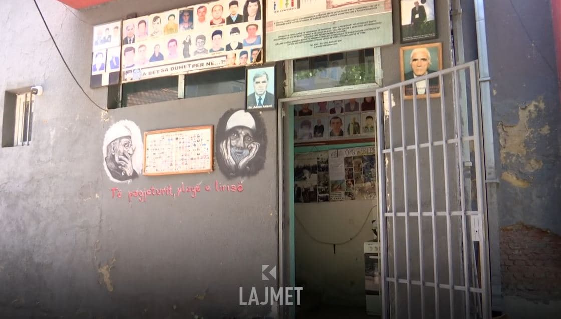 Humbjet nga lufta: Familjarët i kërkojnë ende 104 mitrovicas (VIDEO)