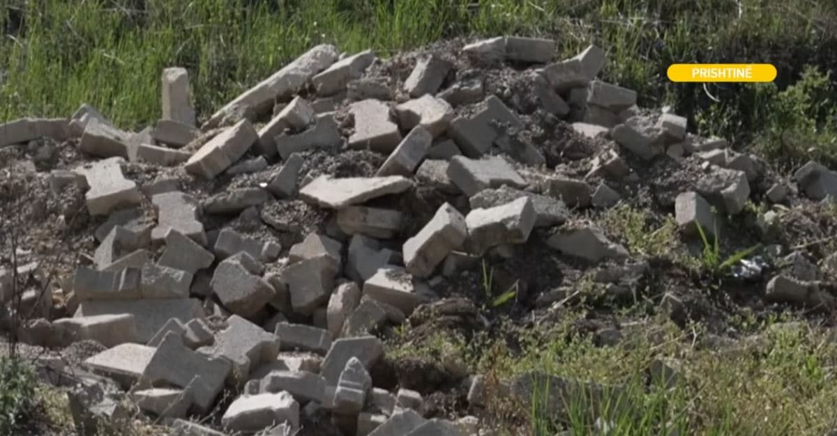 Banorët e Emshirit në hall nga mbeturinat, kërkojnë zgjidhje (VIDEO)
