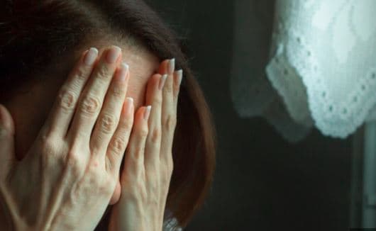 Dhunë në familje në Shtime: 24 vjeçari rrah nënën, arrestohet