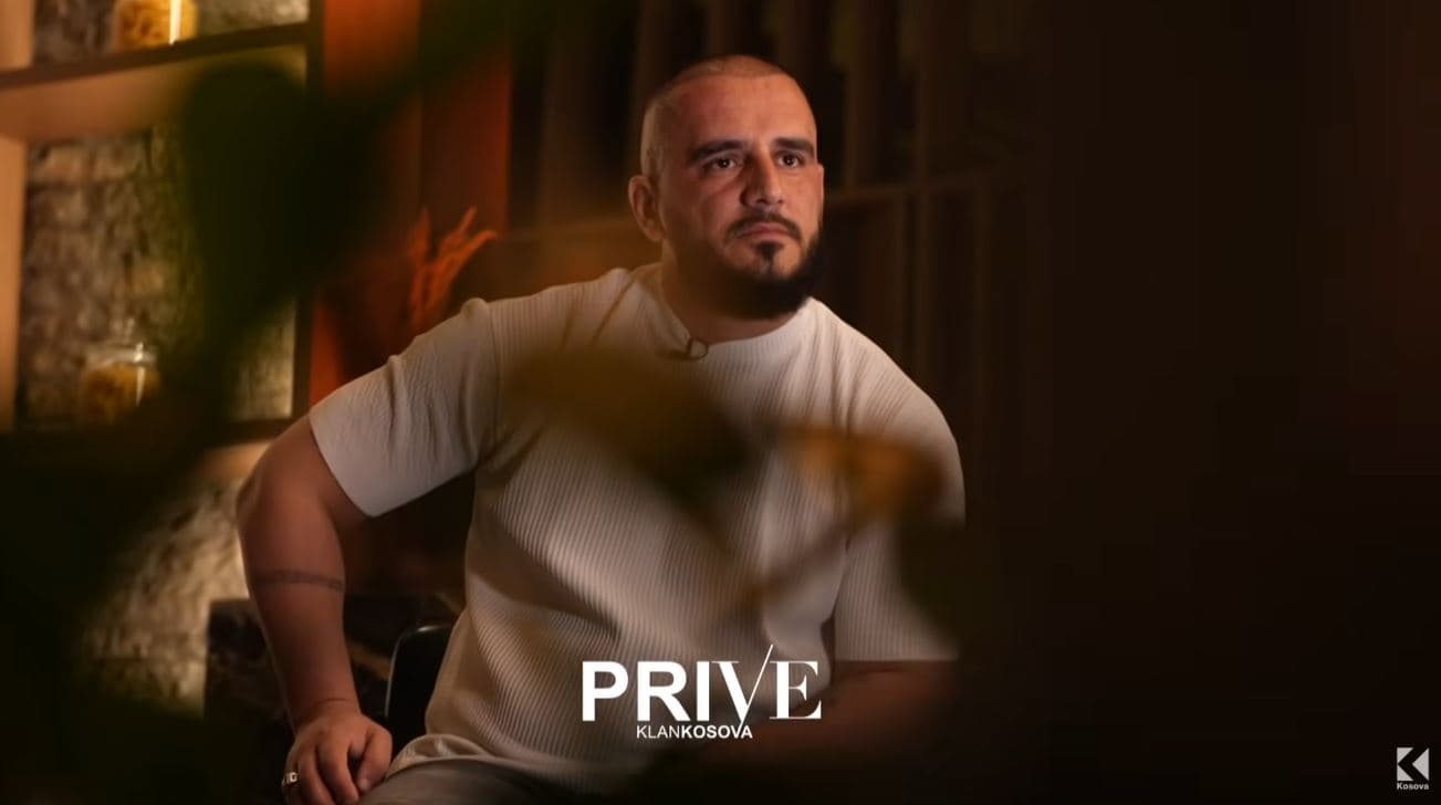 Gold Ag rrëqethë me historitë e këngëve për dëshmorë (VIDEO)