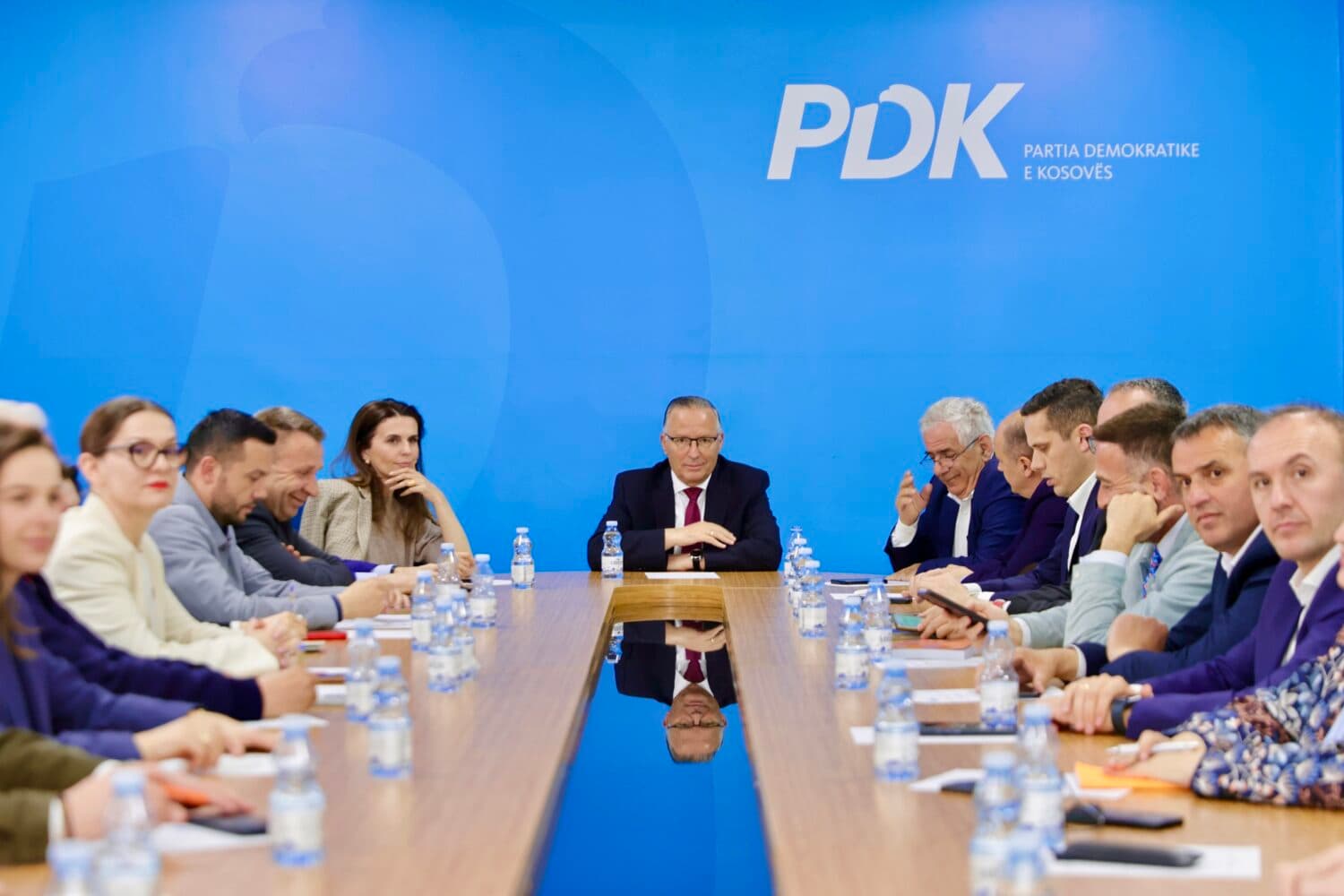 PDK mban mbledhje, Memli Krasniqi caktohet shef i shtabit zgjedhor
