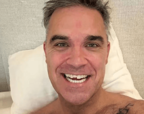 Incident në shtëpi, Robbie Williams thyen dhëmbin e përparmë