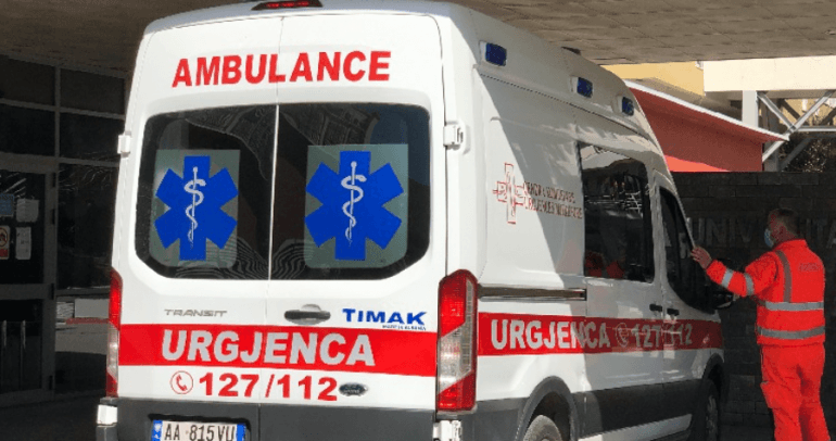 Përplasen tre automjete në Shkodër, një i vdekur dhe tre të lënduar