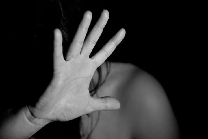 Dhjetëra raste të dhunës në familje, keqpërdorimit të fëmijëve në pornografi e bashkëjetesë me të mitur