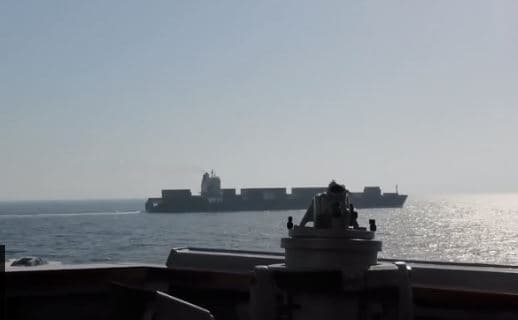 Irani kërcënon t’i fundosë anijet amerikane në Ngushticën e Hormuzit