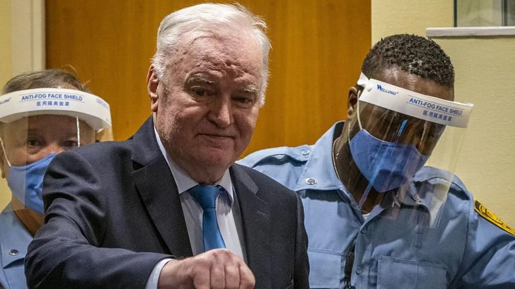 “Kasapi i Bosnjës” Ratko Mlladiq në prag të vdekjes, avokatët kërkojnë lirimin nga Haga