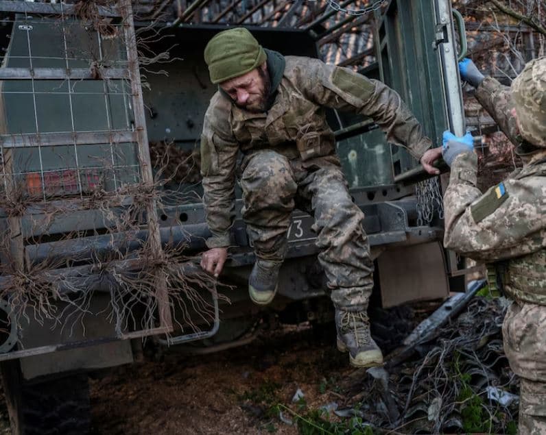 Luftimet arrijnë në periferi të Kostiantynivkës, një bastion ukrainas