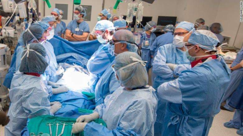 Për herë të parë në SHBA, gruaja sjellë në jetë foshnjën që lindi nga mitra e transplantuar