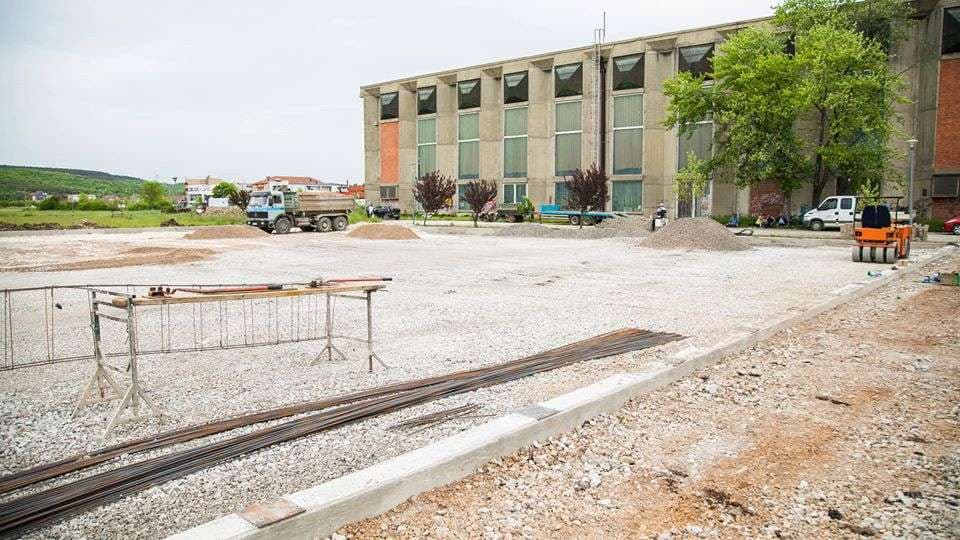 Ferizaj së shpejti do të bëhet me fusha tenisi e ping-pongu