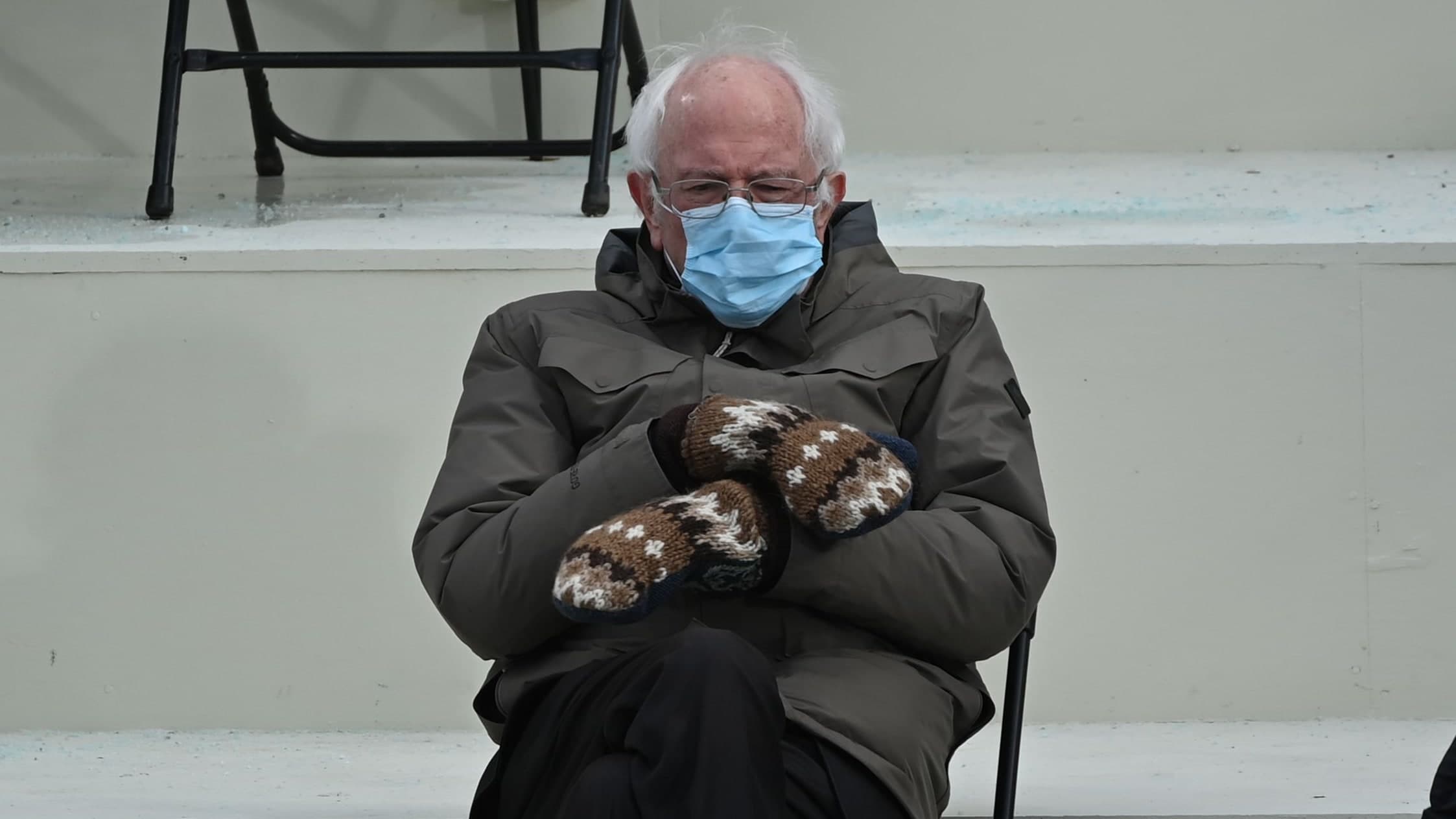 Fotografia e senatorit Bernie Sanders “thyen” internetin (FOTO)