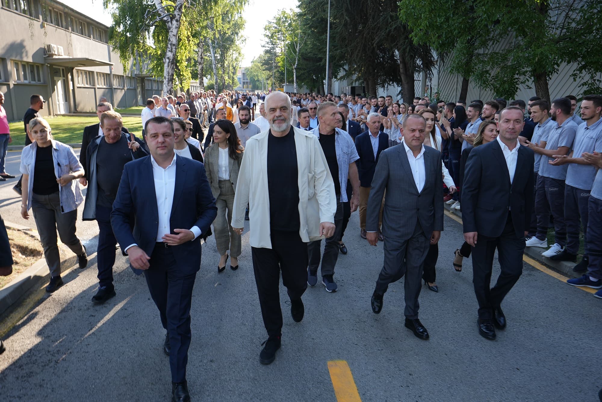 Kryeministri Rama vizitë në fabrikat e Devolli Corporation, ritheksohet përkrahja për Ballkanin e Hapur (VIDEO)