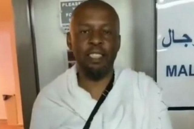Burri nga Afrika e Jugut mbërrin në Mekë pasi eci 13 mijë kilometra për tre vjet