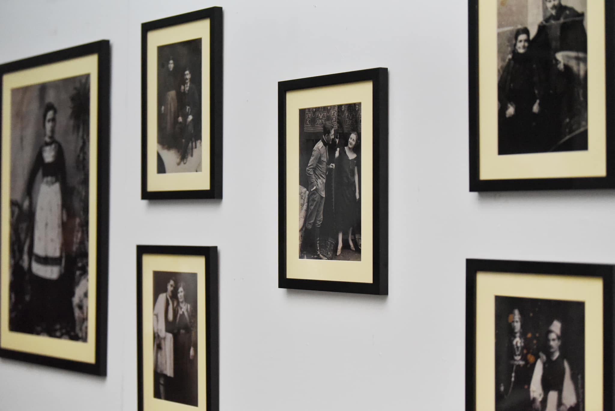 Hapet ekspozita e fotografive “Yiannis and Miltos Manakia - Njerëzit prapa objektivit”