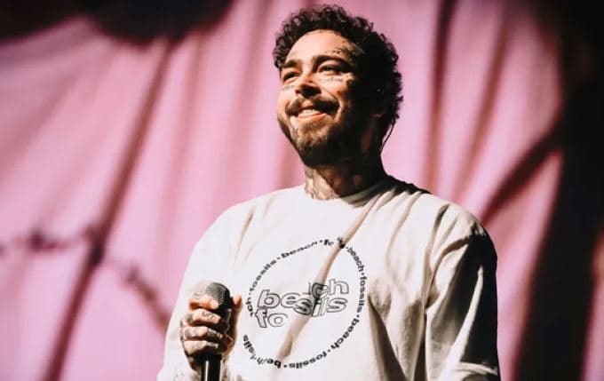 Post Malone ndryshon në pamje, pasi i humbi 55 kilogramë
