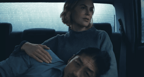 Nicole Kidman pret flokët në rolin e saj në “Expats”