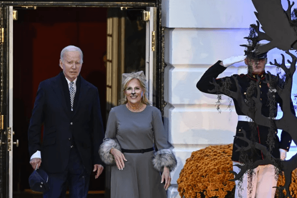 Bajdenët festojnë Halloween-in, Jill bëhet si macja e tyre Willow (FOTO)