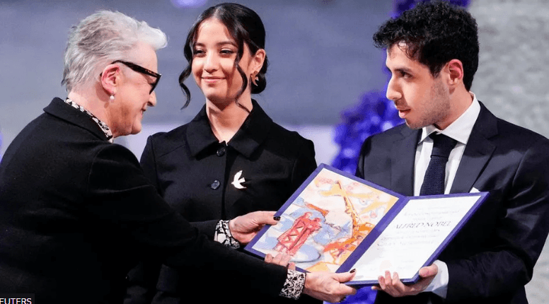Fëmijët adoleshentë të aktivistes së burgosur iraniane, pranojnë çmimin e saj Nobel për Paqe