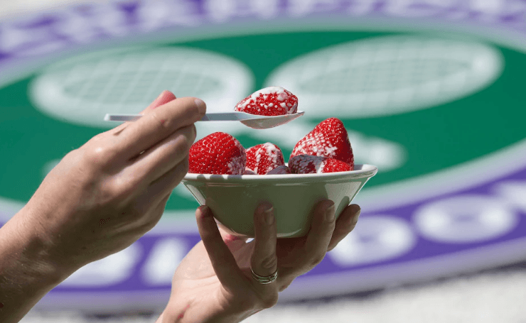 Pse shesin luleshtrydhe dhe krem në Wimbledon?