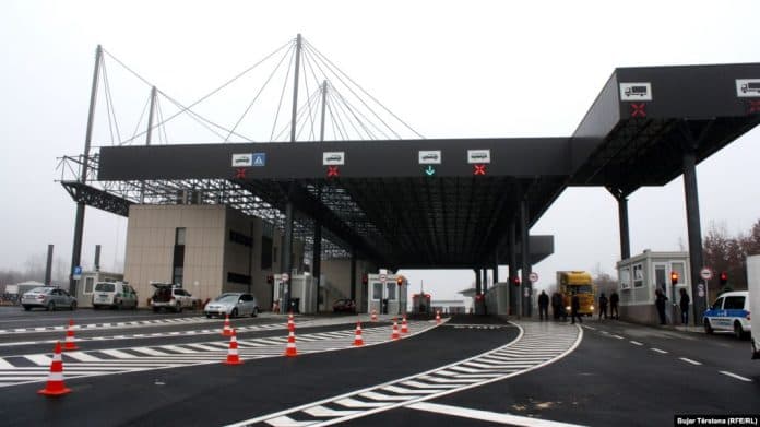 Diaspora faces long waits to exit Kosovo