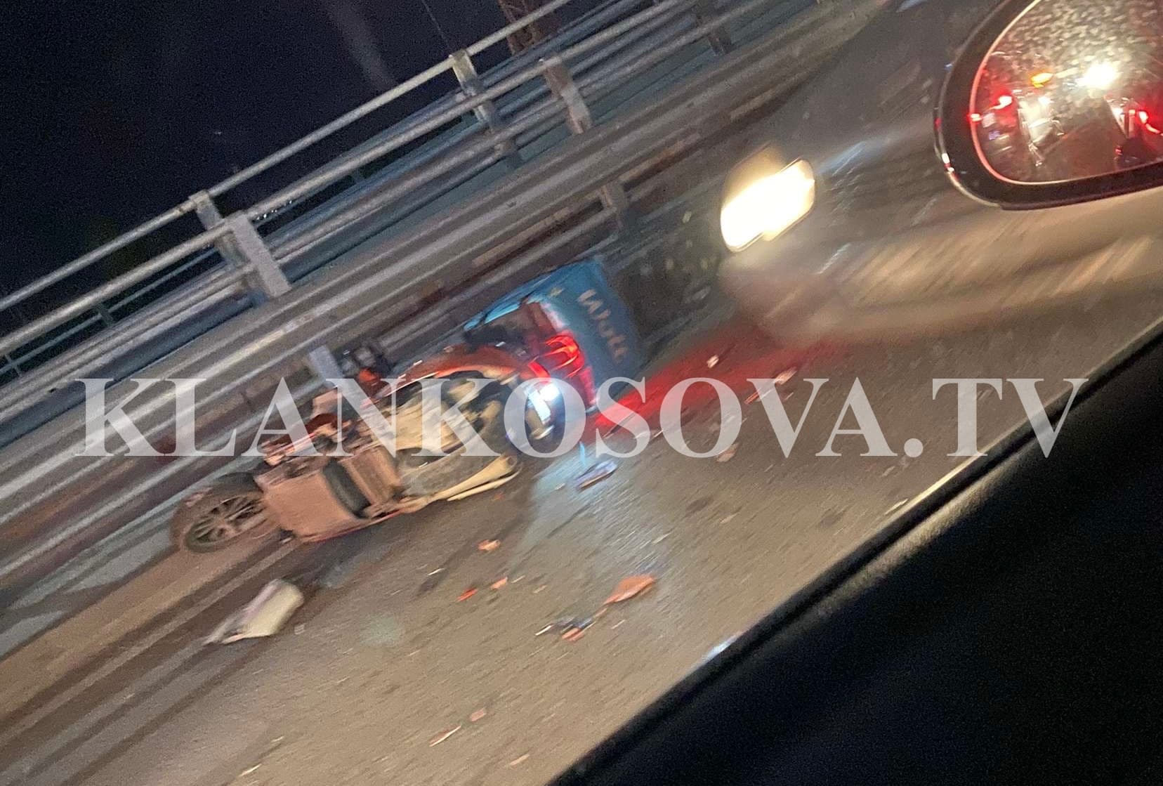 Aksident në Prishtinë mes një veture dhe motoçiklete