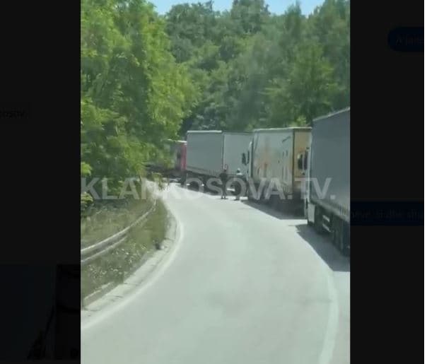 Mbi 5 kilometra kolonë në hyrje të Merdarës