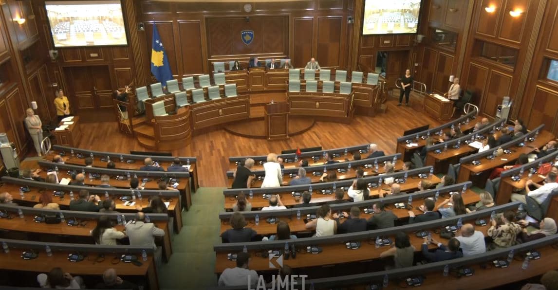 Përpjekjet e fundit, deputetët, dështuan ditën - mblidhen natën (VIDEO)