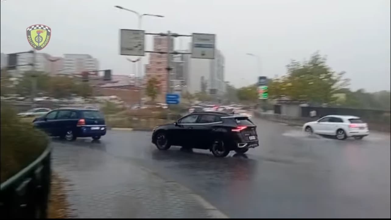 Moti i ligë në Shqipëri, policia apelon për kujdes në rrugë